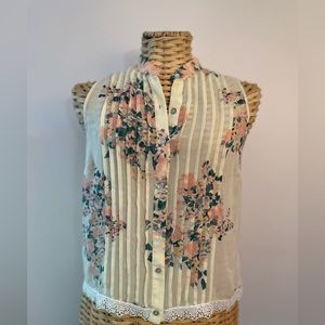 Forever 21 blouse, size small, yellow floral, lace detail, button front